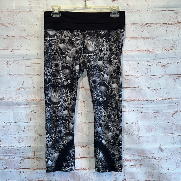 Lululemon Pants Womens 6 Run Inspire Crop Athletic Capri Activewear Floral Print - Picture 1 of 15